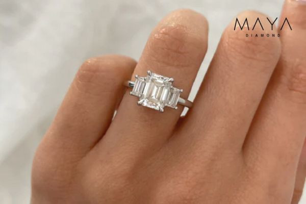 Nhẫn kim cương Emerald Trilogy