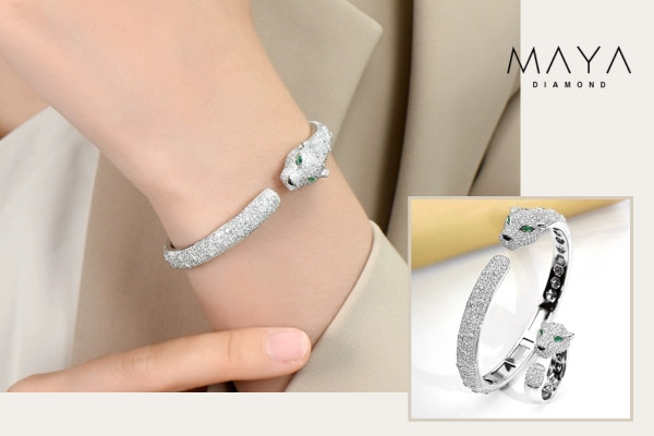 Set vòng tay và nhẫn vàng trắng nâng tầm phong cách