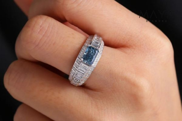 Mẫu nhẫn có đường nét góc cạnh