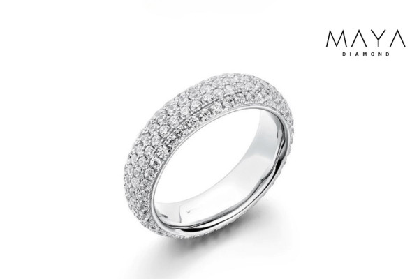 Nhẫn kim cương nam full pave là thiết kế cao cấp với hàng trăm viên kim cương siêu nhỏ 