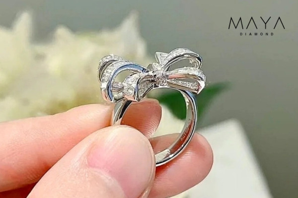 Sức hút của thiết kế nhẫn kim cương nhân tạo hình nơ