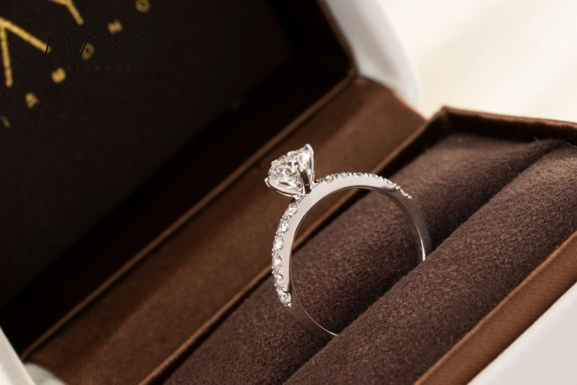 Nhẫn kim cương nhân tạo ngày 20/10