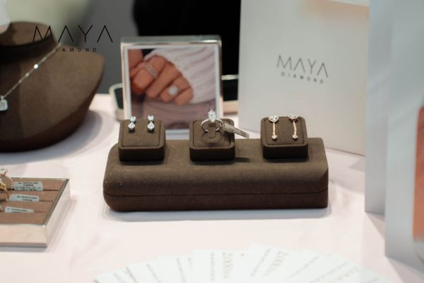 Nhẫn kim cương nhân tạo tặng vợ