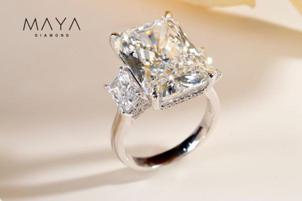 Nhẫn kim cương Radiant 9 Carat – Kiệt tác dành cho nàng yêu sự tỏa sáng