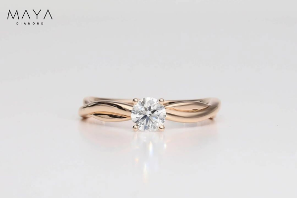 Sức hút vượt thời gian của nhẫn kim cương Solitaire dáng Round