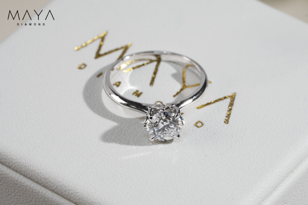 Điểm danh các thiết kế nhẫn kim cương Solitaire vàng trắng hot nhất năm nay