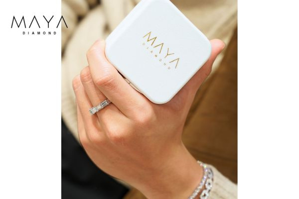 Địa chỉ mua nhẫn kim cương nhân tạo có nước đẹp - Maya Diamond