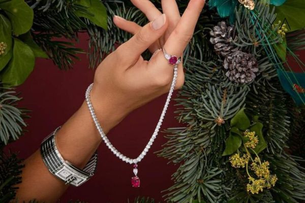 Màu đá đỏ hồng phù hợp Giáng sinh