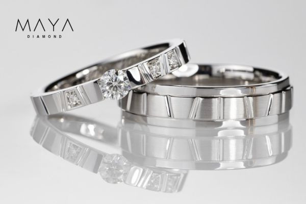 Vàng trắng pha trộn vàng 24K với các kim loại màu trắng