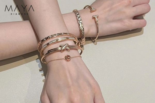 Lưu ý khi chọn mua vòng tay kim cương vàng 18k