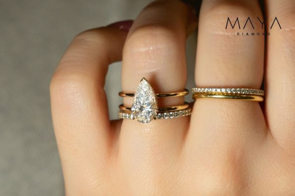 Chọn một món trang sức chính làm điểm nhấn